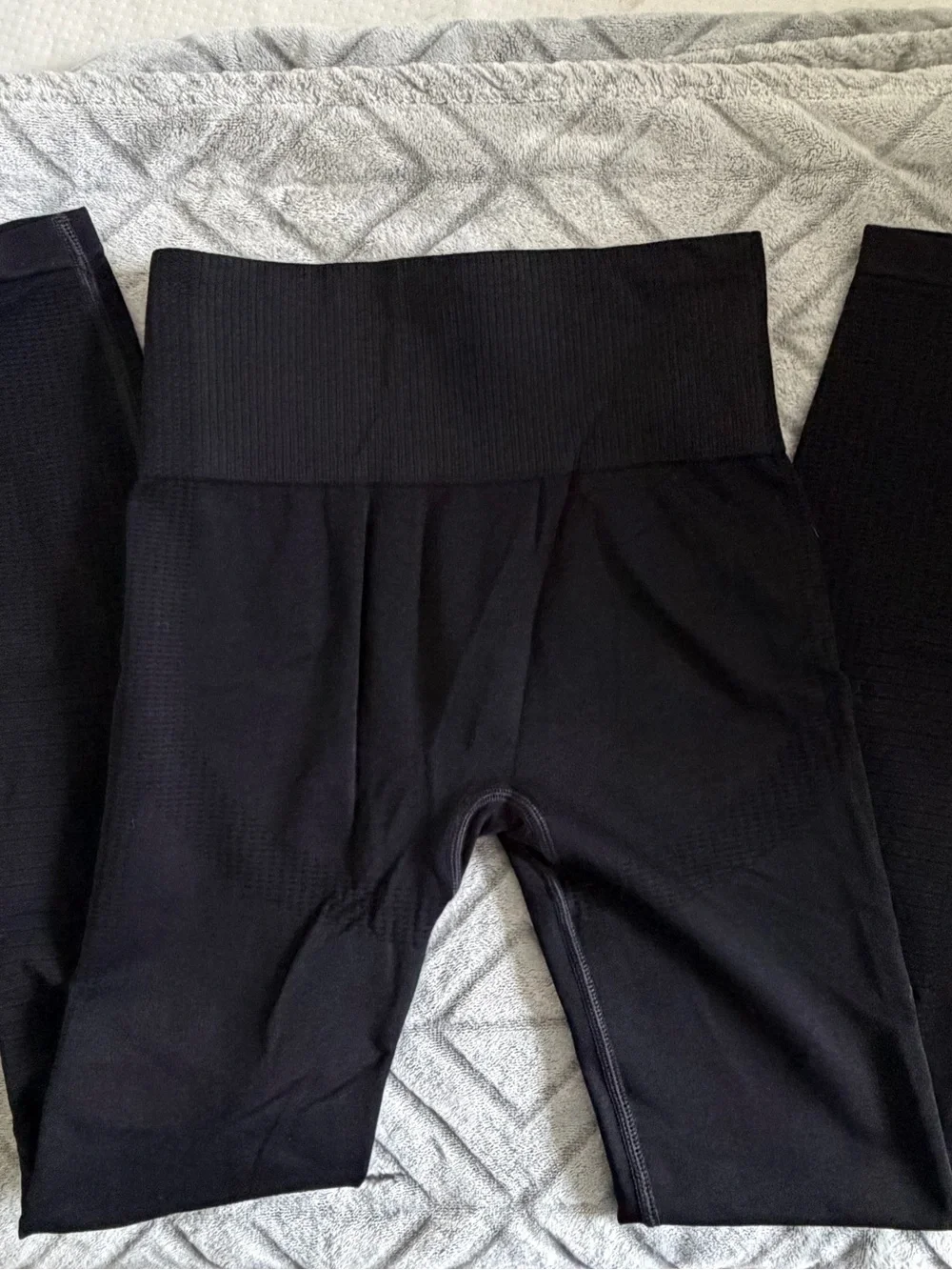 Women’s Best Seamless Athletic Leggings with Heart Logo